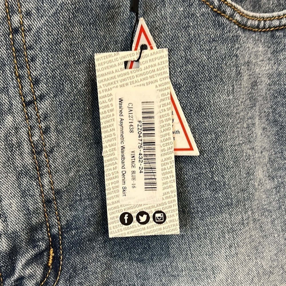 Boohoo Blue NWT Asymmetric Distressed Denim Skirt Size 12 - Picture 4 of 10